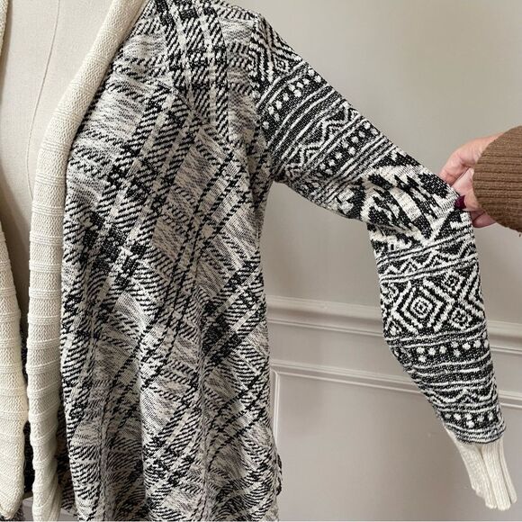 Anthropologie Tiny Black Cream Southwestern Pattern Waterfall Open Cardigan XS - Picture 3 of 9